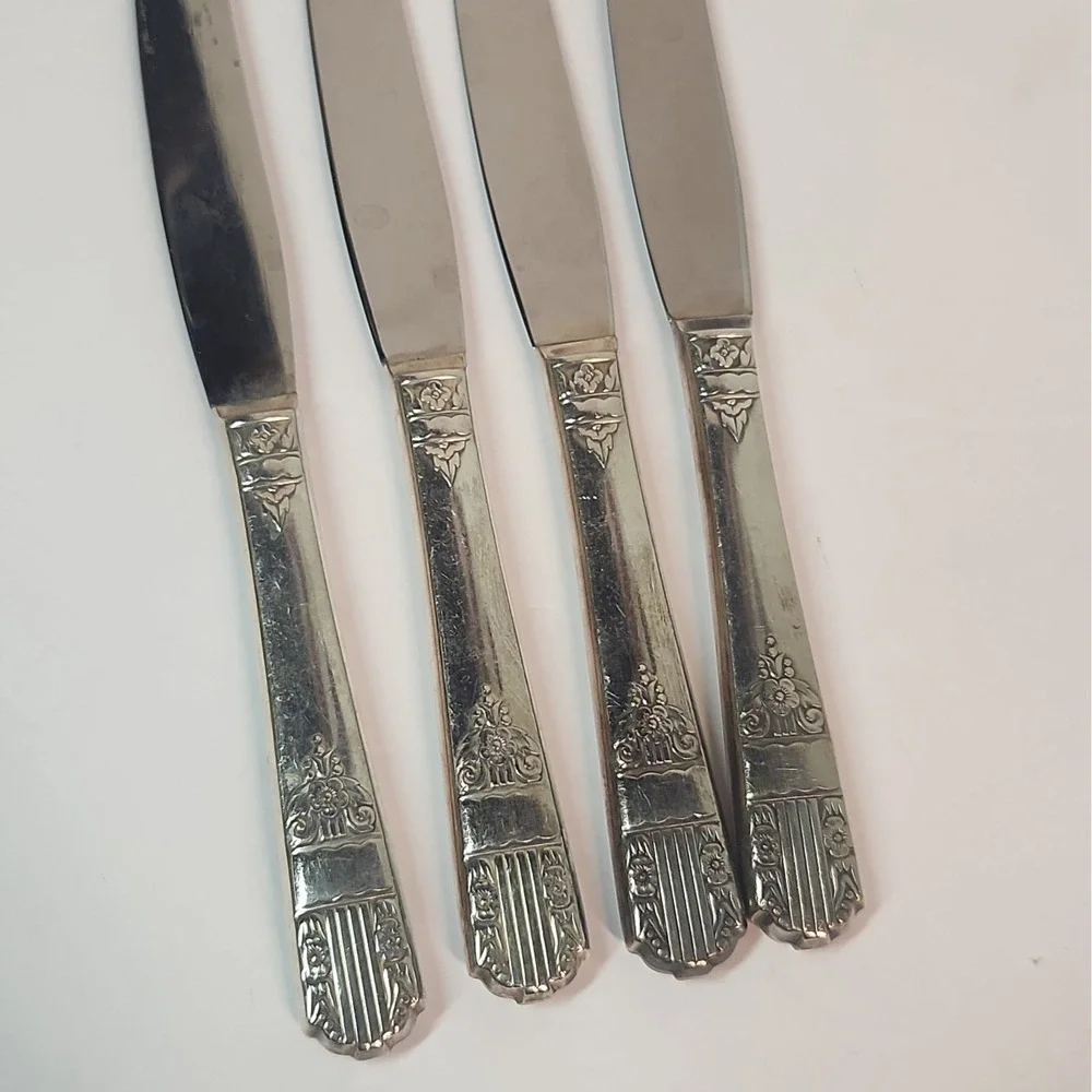 Wm A Rogers Oneida Harmony 1938 Silverplate Dinner Knives x 4 VTG